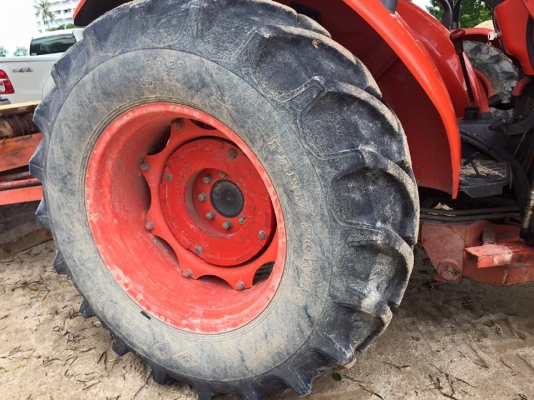ขายรถไถ Kubota M6040 SU(4WD) พร้อมใบมีดและชุดบุ้งกี๋ รถสวย เครื่องแน่นพร้อมใช้งาน