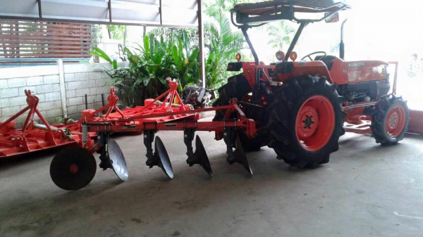 ขายรถไถKubota L4508(4WD) พร้อมใบมีดหน้าและผานบุกเบิกช้าง รถสวย พร้อมใช้งาน