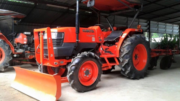 ขายรถไถKubota L4508(4WD) พร้อมใบมีดหน้าและผานบุกเบิกช้าง รถสวย พร้อมใช้งาน