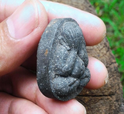 พระปิดตา เนื้อว่านมีคราบเก่าสวยงามมากๆ หลังยันเสาร์ห้า ก้นฝังตะกรุดอุดผงกำลังเสาร์ห้า