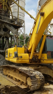 ขายรถแมคโค 2,500,000 ขายรถแมคโค 2,500,000