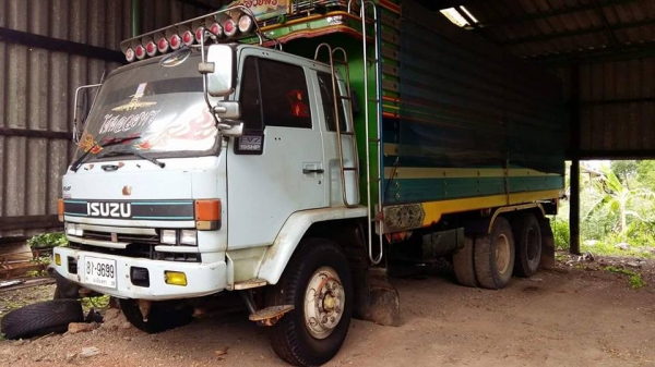 ขายรถ10ล้อ 2เพลา ดั้มเกษตร นางฟ้า195แรง เกียร์ZF รถสวยสภาพดี พาวเวอร์ จิฟฟี่ แอร์เย็น เอกสารถูกต้อง เล่มทะเบียนพร้อมโอน ราคา900,000 สนใจโทร 090-8588220คุณนะ 093-3258446คุณบิว หรือเข้าดูสินค้าอื่นๆได้ที่ www.narong2truck.com หรือ www.truck.in.th/498 หรือเพ