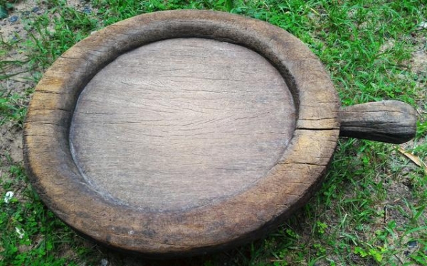 กระโบมไม้ของโบราณ A04 อายุมากกว่า 80 ปี แกะสลักด้วยมือล้วนๆ งานไทยแท้ ไม้เนื้อแข็งน้ำหนักเยอะ แต่ละชิ้นมีเอกลักษณ์เฉพาะตัว