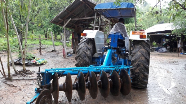 รถไถ รถไถ