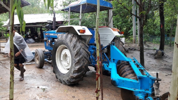 รถไถ รถไถ