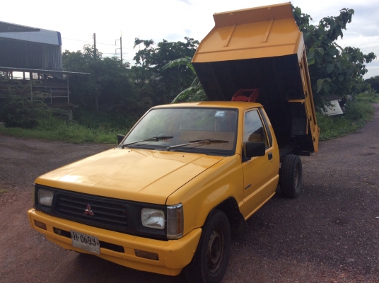 ขายรถกะบะมิตซู (ดั้ม)สภาพดี เครื่องดี ครัทซีสวย  ยางดี กระบะดั๊มเพิ่งต่อมาใหม่(ดั๊มสามคิว)ราคา 165,000บาท ศุภากร 081-1903107, 081-4252943