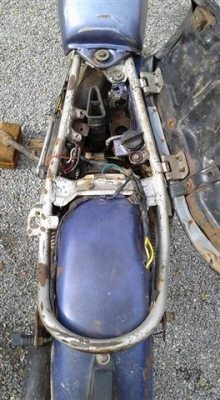 ขาย DT100 ไม่มีเอกสารออกใบซื้อขายเครื่องดีโครงคันสตาร์ทคันเกียร์ไม่เชื่อมรถเดิมแห้งๆเหมาะเอาไปปั้นต่อ