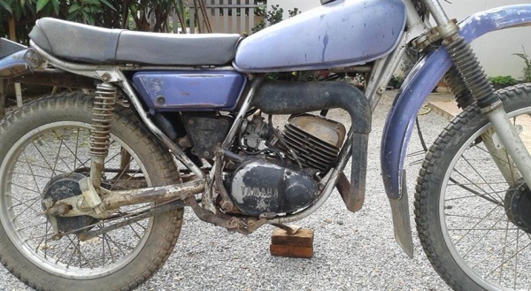 ขาย DT100 ไม่มีเอกสารออกใบซื้อขายเครื่องดีโครงคันสตาร์ทคันเกียร์ไม่เชื่อมรถเดิมแห้งๆเหมาะเอาไปปั้นต่อ