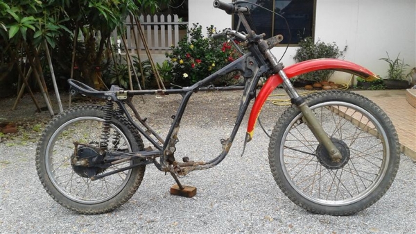 ขายโครงยืน DT100 ไม่มีเอกสารโครงไม่เชื่อมไม่ดามตำหนิโช้คหน้ามีตามดหน่อยๆ