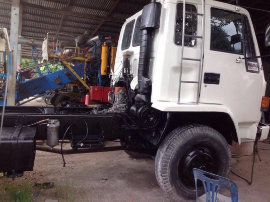 ขายด่วน อีซูซุร็อกกี้ 210 เเรงม้า 10 ล้อ 2 เพลา ขายหัวครัชซีสโลยก มีเล่มทะเบียนพร้อมโอน ราคา 650,000 สนใจติดต่อ 085-6843108