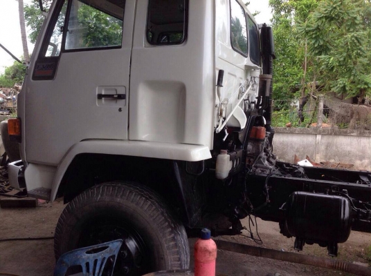 ขายด่วน อีซูซุร็อกกี้ 210 เเรงม้า 10 ล้อ 2 เพลา ขายหัวครัชซีสโลยก มีเล่มทะเบียนพร้อมโอน ราคา 650,000 สนใจติดต่อ 085-6843108