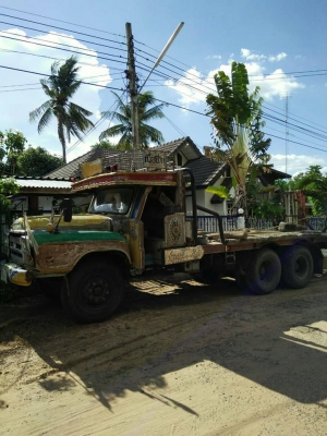 ขายเทรลเลอร์ หัวยาว เครื่อง165แรง มีบันไดขึ้นรถเกี่ยว สภาพพร้อมใช้งาน เอกสารถูกต้อง เล่มทะเบียนพร้อมโอน ราคา350,000 สนใจโทร 090-8588220คุณนะ 093-3258446คุณบิว หรือเข้าดูสินค้าอื่นๆได้ที่ www.narong2truck.com หรือ www.truck.in.th/498 หรือเพจFacebook ณรงค์