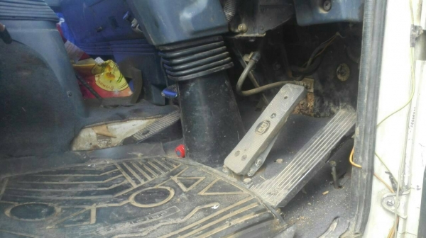 ขายครับ FXZ13NFY เครื่อง 6SD1 240 แรง 2เพลาเครื่องดี คัสชีสวย เอกสารเล่มทะเบียนพร้อมโอน ภาษีขาด ปี 58 ราคา 650,000 สนใจติดต่อ 0845672050