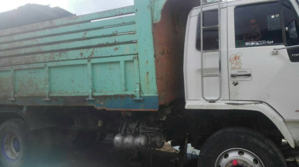 ขายครับ FXZ13NFY เครื่อง 6SD1 240 แรง 2เพลาเครื่องดี คัสชีสวย เอกสารเล่มทะเบียนพร้อมโอน ภาษีขาด ปี 58 ราคา 650,000 สนใจติดต่อ 0845672050