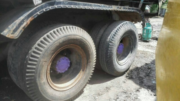 ขายครับ FXZ13NFY เครื่อง 6SD1 240 แรง 2เพลาเครื่องดี คัสชีสวย เอกสารเล่มทะเบียนพร้อมโอน ภาษีขาด ปี 58 ราคา 650,000 สนใจติดต่อ 0845672050