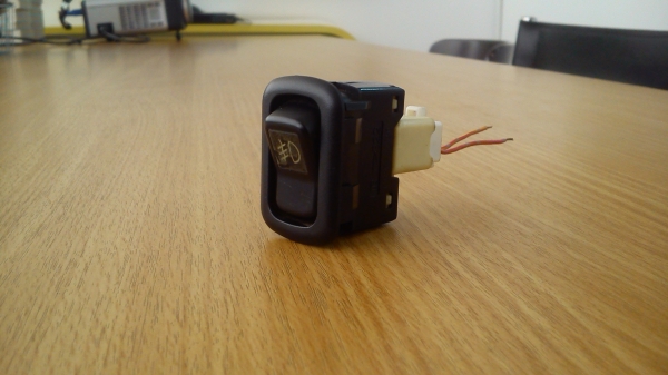 สวิตช์ไฟตัดหมอก ทรงตั้งแบบมีขอบด้านหน้า มือสองจากญี่ปุ่น