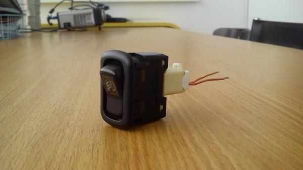 สวิตช์ไฟตัดหมอก ทรงตั้งแบบมีขอบด้านหน้า มือสองจากญี่ปุ่น สวิตช์ไฟตัดหมอก ทรงตั้งแบบมีขอบด้านหน้า มือสองจากญี่ปุ่น