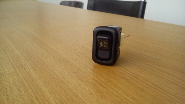 สวิตช์ไฟตัดหมอก ทรงตั้งแบบมีขอบด้านหน้า มือสองจากญี่ปุ่น สวิตช์ไฟตัดหมอก ทรงตั้งแบบมีขอบด้านหน้า มือสองจากญี่ปุ่น