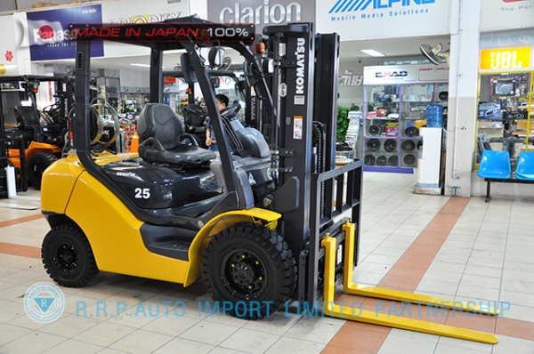 ขายรถโฟล์คลิฟท์มือสอง KOMATSU รุ่น FG25HT-583201 ราคา 285,000 บาท นำเข้าจากประเทศญี่ปุ่น 100\% ไม่เคยใช้งานในไทย