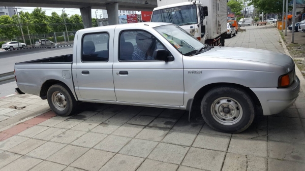 FORD Ranger ปี2001 ดีเซล 2.5 WLT 4 ประตู รถมือเดียว สนใจสอบถามได้ครับ