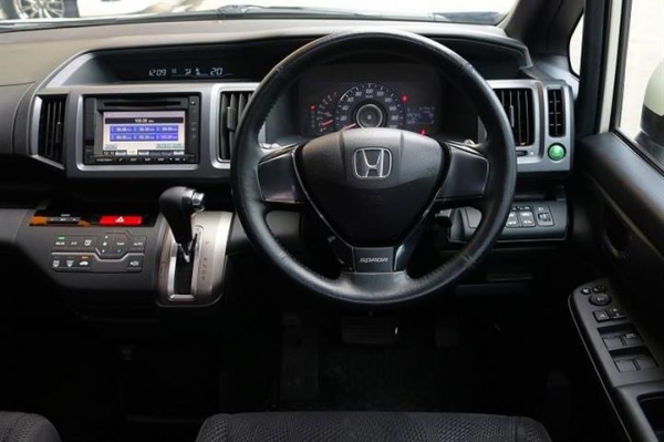 HONDA STEP WGN SPADA 2.0 I-VTEC Navi สีขาว ปี2013 HONDA STEP WGN SPADA 2.0 I-VTEC Navi สีขาว ปี2013