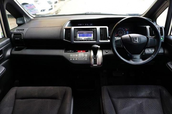 HONDA STEP WGN SPADA 2.0 I-VTEC Navi สีขาว ปี2013 HONDA STEP WGN SPADA 2.0 I-VTEC Navi สีขาว ปี2013