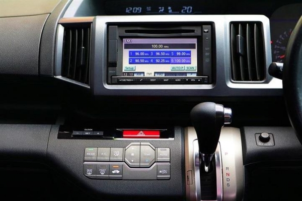 HONDA STEP WGN SPADA 2.0 I-VTEC Navi สีขาว ปี2013 HONDA STEP WGN SPADA 2.0 I-VTEC Navi สีขาว ปี2013