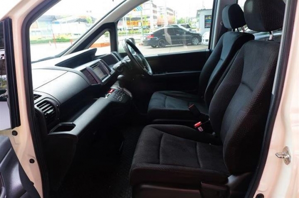 HONDA STEP WGN SPADA 2.0 I-VTEC Navi สีขาว ปี2013 HONDA STEP WGN SPADA 2.0 I-VTEC Navi สีขาว ปี2013