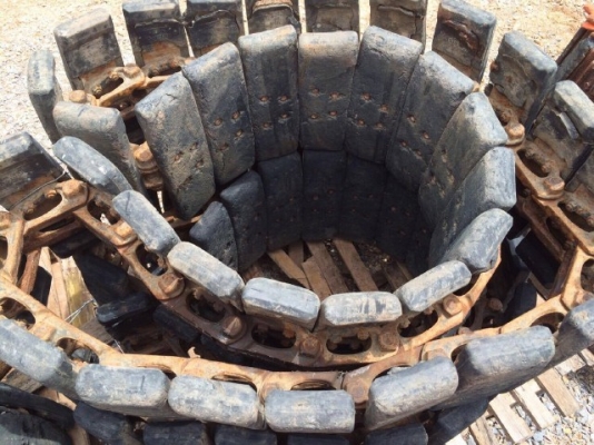 แทรคเหล็ก KOMATSU 38 ข้อ นำเข้าจากญี่ปุ่น ติดต่อ 0879118593/0850843200