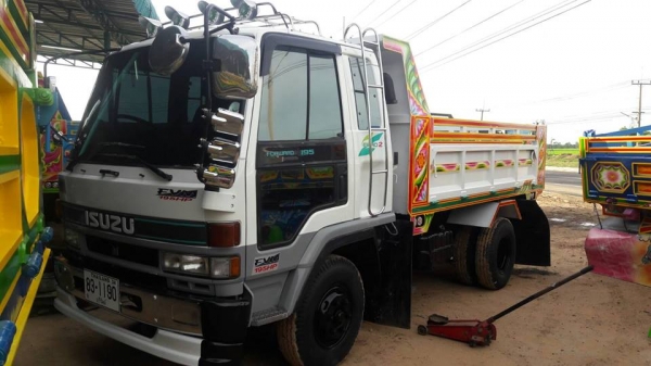 ขายรถ6ล้อ ดั้ม5คิว ร็อกกี้195แรง หัวท็อป ต่อใหม่สภาพสวย พาวเวอร์ จิฟฟี่ ภายในสวย แอร์เย็น เอกสารถูกต้อง เล่มทะเบียนพร้อมโอน สนใจโทร 090-8588220คุณนะ 093-3258446คุณบิว หรือเข้าดูสินค้าอื่นๆได้ที่ www.narong2truck.com หรือ www.truck.in.th/498 หรือเพจFaceboo