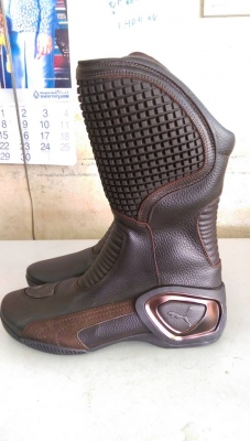 ขายคับรองเท้าใส่ขับรถ PUMA BONNEVILLE 3คู่ ของใหม่คับ  1.สีน้ำตาล ตัวTOP เบอร์44 ราคา 3990 บาท  2.สีขาว ตัวTOP เบอร์43 ราคา 2990 บาท 3.สีน้ำตาลครีม เบอร์42 ราคา 2500 บาท ส่งได้ทั่วไทยคับ สนใจติดต่อ 081-0578282 FACEBOOK ชาญณรงค์ ป๊อป ชัยอมฤต ไอดีไลน์ POPBI