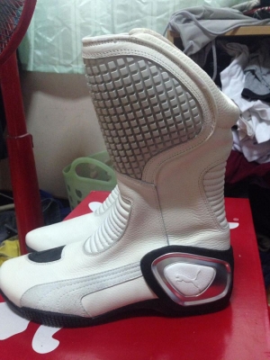 ขายคับรองเท้าใส่ขับรถ PUMA BONNEVILLE 3คู่ ของใหม่คับ  1.สีน้ำตาล ตัวTOP เบอร์44 ราคา 3990 บาท  2.สีขาว ตัวTOP เบอร์43 ราคา 2990 บาท 3.สีน้ำตาลครีม เบอร์42 ราคา 2500 บาท ส่งได้ทั่วไทยคับ สนใจติดต่อ 081-0578282 FACEBOOK ชาญณรงค์ ป๊อป ชัยอมฤต ไอดีไลน์ POPBI