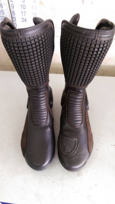 ขายคับรองเท้าใส่ขับรถ PUMA BONNEVILLE 3คู่ ของใหม่คับ  1.สีน้ำตาล ตัวTOP เบอร์44 ราคา 3990 บาท  2.สีขาว ตัวTOP เบอร์43 ราคา 2990 บาท 3.สีน้ำตาลครีม เบอร์42 ราคา 2500 บาท ส่งได้ทั่วไทยคับ สนใจติดต่อ 081-0578282 FACEBOOK ชาญณรงค์ ป๊อป ชัยอมฤต ไอดีไลน์ POPBI