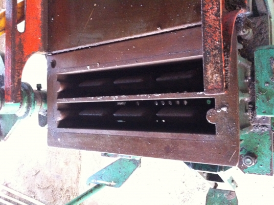 ขายเครื่องอัดอิฐบล็อก (สภาพนางฟ้าเจ้าของขายเองต่อรองได้อีกนิดหน่อย)