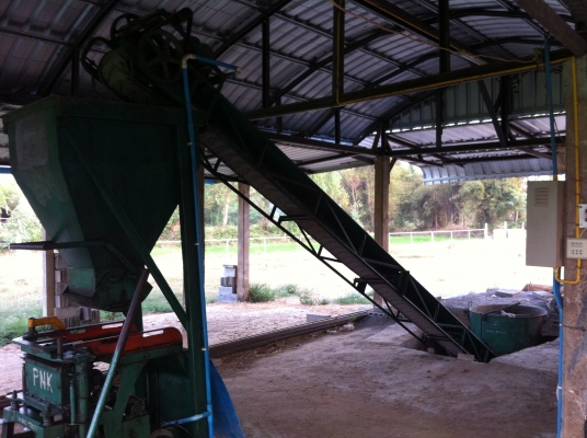 ขายเครื่องอัดอิฐบล็อก (สภาพนางฟ้าเจ้าของขายเองต่อรองได้อีกนิดหน่อย)