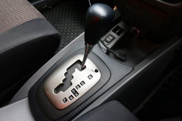 TOYOTA AVANZA 1.5S AT สีดำ ปี 2013