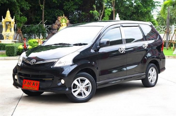 TOYOTA AVANZA 1.5S AT สีดำ ปี 2013