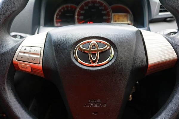 TOYOTA AVANZA 1.5S AT สีดำ ปี 2013