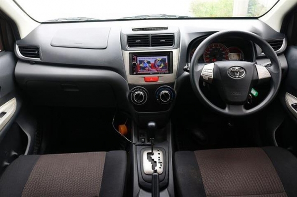 TOYOTA AVANZA 1.5S AT สีดำ ปี 2013