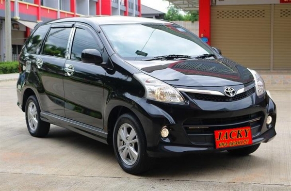 TOYOTA AVANZA 1.5S AT สีดำ ปี 2013