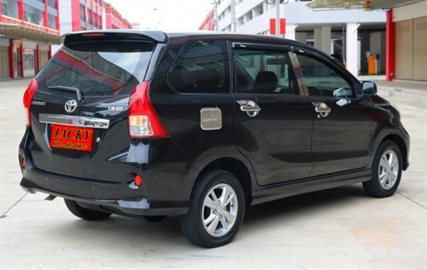 TOYOTA AVANZA 1.5S AT สีดำ ปี 2013