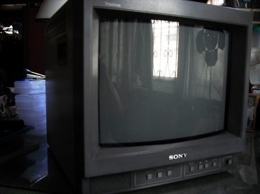 TRINITRON &reg;  COLOR VIDEO MONITOR จอ 14 นิ้ว