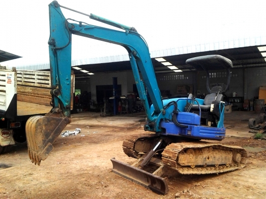 ขาย KOMATSU PC40FR-1 (เก่าไทยประมาณ 2 ปี) รถสภาพสวยมาก รถสภาพพร้อมใช้งาน (รถใช้งานไม่หนัก ใช้ขุดตอม่ออาคาร)