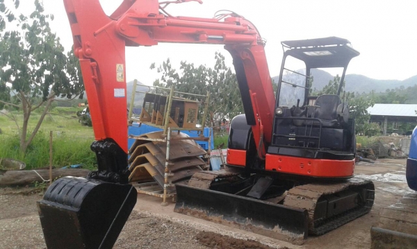 ขายรถขุดขนาด 5 ตัน ยี่ห้อ HITACHI รุ่น ZX55 ขาย 520,000 บาท