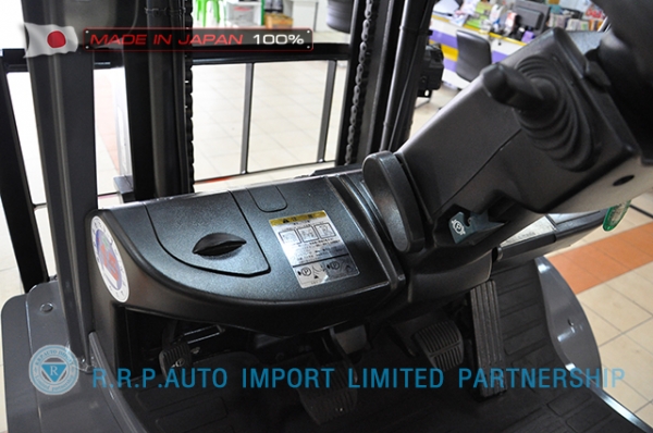 ขายรถโฟล์คลิฟท์มือสอง TOYOTA รุ่น 8FD30-31384  ราคา 580,000 บาท  นำเข้าจากประเทศญี่ปุ่น 100\% ไม่เคยใช้งานในไทย