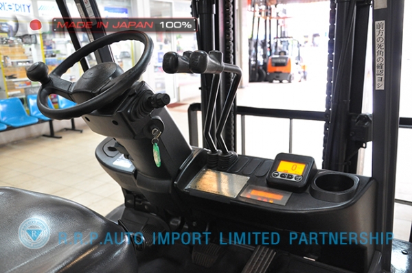 ขายรถโฟล์คลิฟท์มือสอง TOYOTA รุ่น 8FD30-31384  ราคา 580,000 บาท  นำเข้าจากประเทศญี่ปุ่น 100\% ไม่เคยใช้งานในไทย