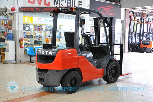 ขายรถโฟล์คลิฟท์มือสอง TOYOTA รุ่น 8FD30-31384  ราคา 580,000 บาท  นำเข้าจากประเทศญี่ปุ่น 100\% ไม่เคยใช้งานในไทย