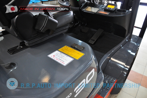 ขายรถโฟล์คลิฟท์มือสอง TOYOTA รุ่น 8FD30-31384  ราคา 580,000 บาท  นำเข้าจากประเทศญี่ปุ่น 100\% ไม่เคยใช้งานในไทย