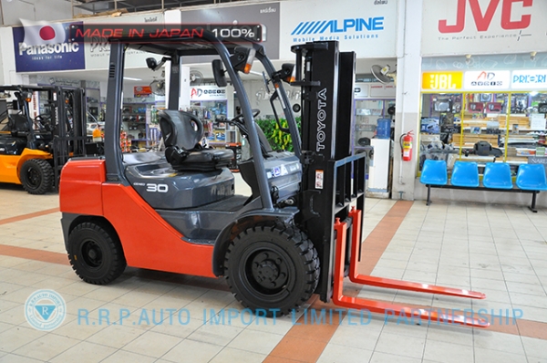 ขายรถโฟล์คลิฟท์มือสอง TOYOTA รุ่น 8FD30-31384  ราคา 580,000 บาท  นำเข้าจากประเทศญี่ปุ่น 100\% ไม่เคยใช้งานในไทย