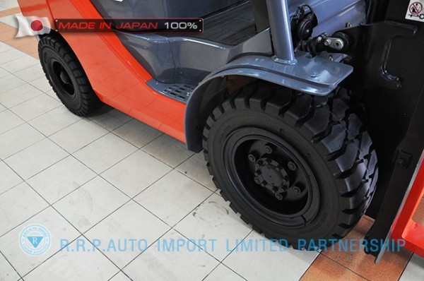 ขายรถโฟล์คลิฟท์มือสอง TOYOTA รุ่น 8FD30-31384  ราคา 580,000 บาท  นำเข้าจากประเทศญี่ปุ่น 100\% ไม่เคยใช้งานในไทย